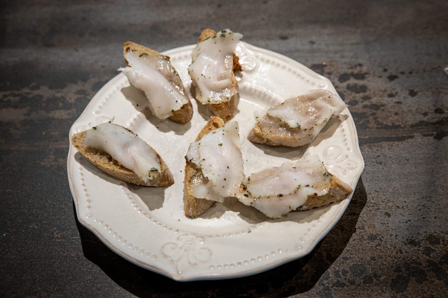 Bei Carla und Peter Zumbühl mit Alpsäuli in Grafenort