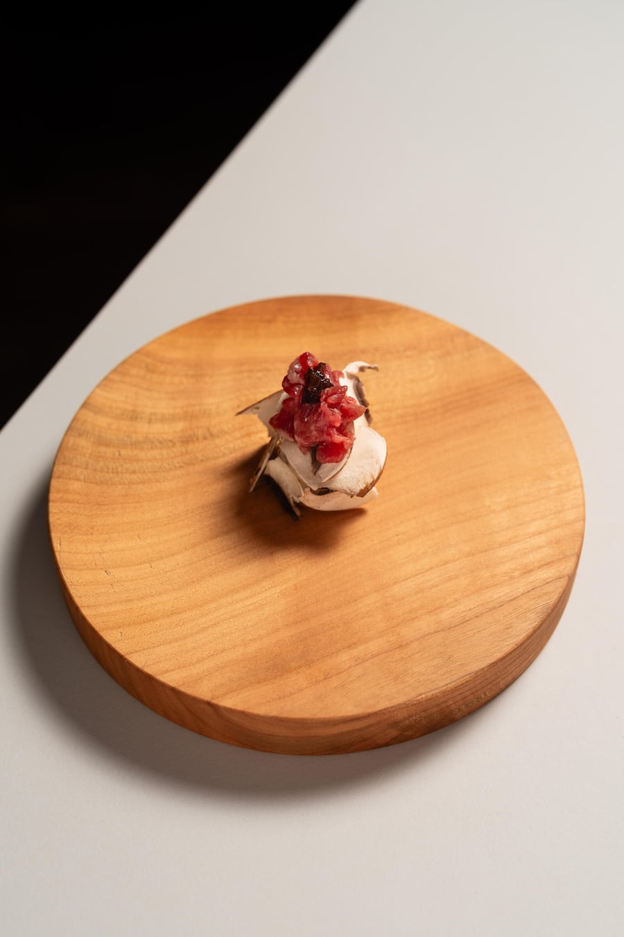 Eiweissomelette mit Rindscarpaccio und Champignons - Michael Dober, Küchenchef - Rosa Pulver, Winterthur - September 2023 - Copyright Olivia Pulver