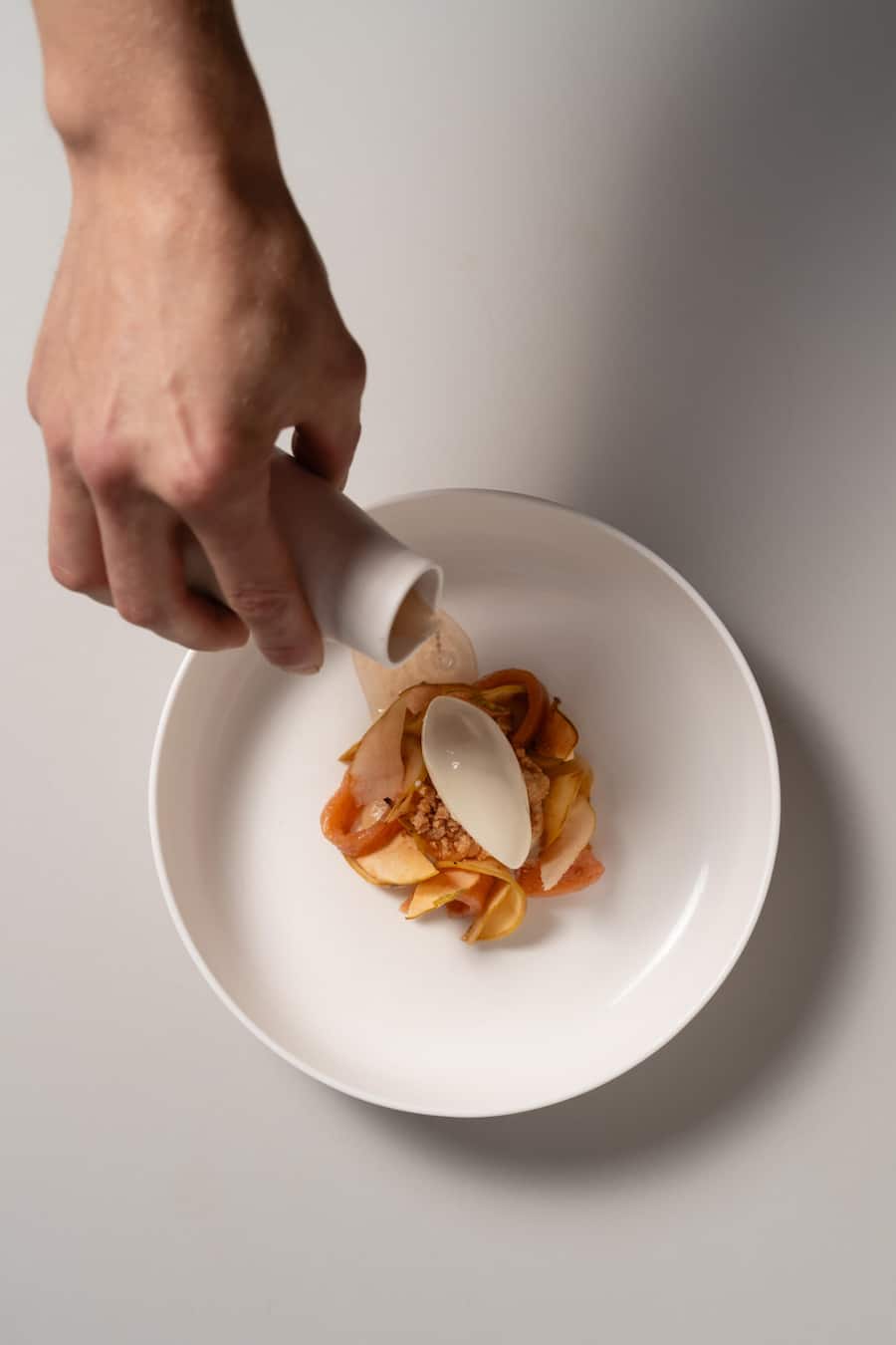 Weisse Schokolade, Quitte und geröstete Hefe - Michael Dober, Küchenchef - Rosa Pulver, Winterthur - September 2023 - Copyright Olivia Pulver