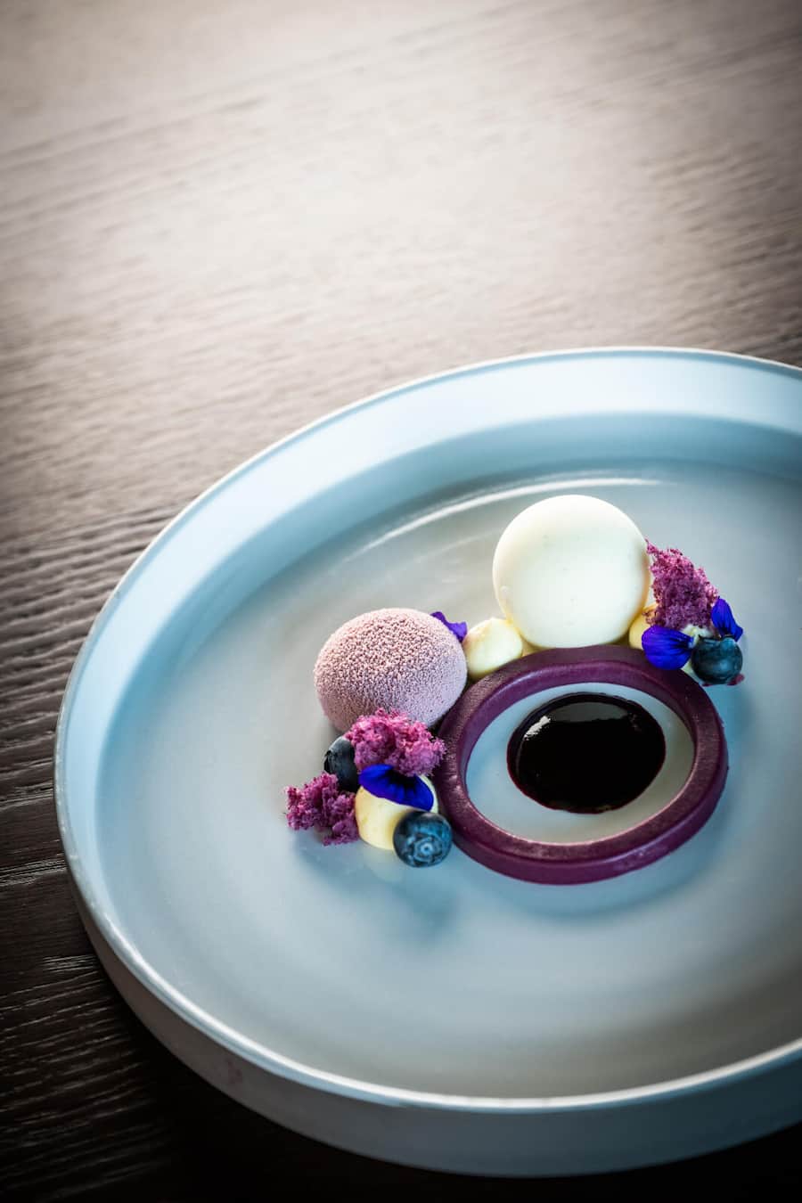 Damián Carini, Executive Pastry Chef Dessert: Blaubeere, Meringue | Lavendel, Rahmquark