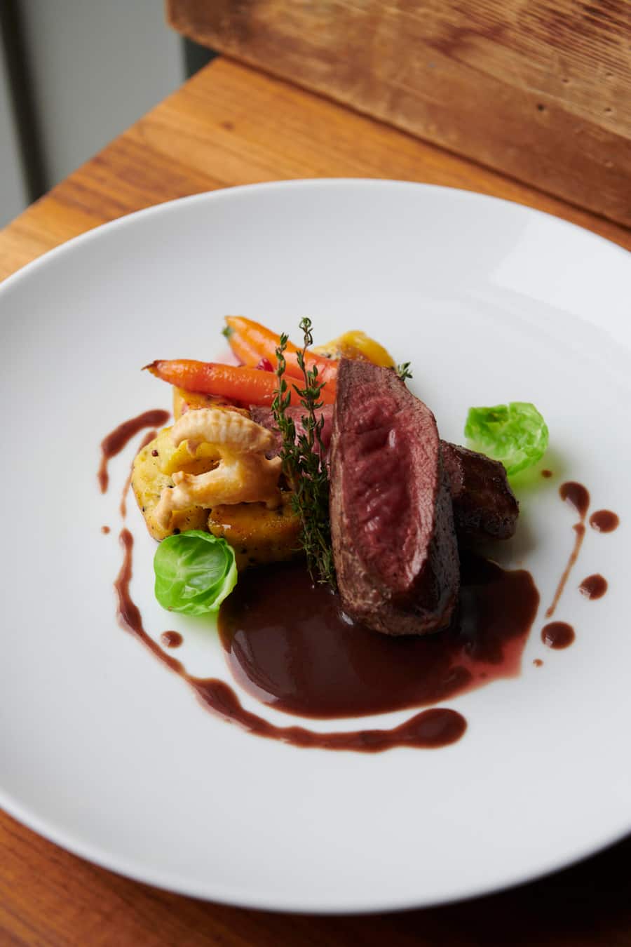 Böni Tranchiert im Gasthof Bären und ist mit Christian Mutschler auf Pirsch