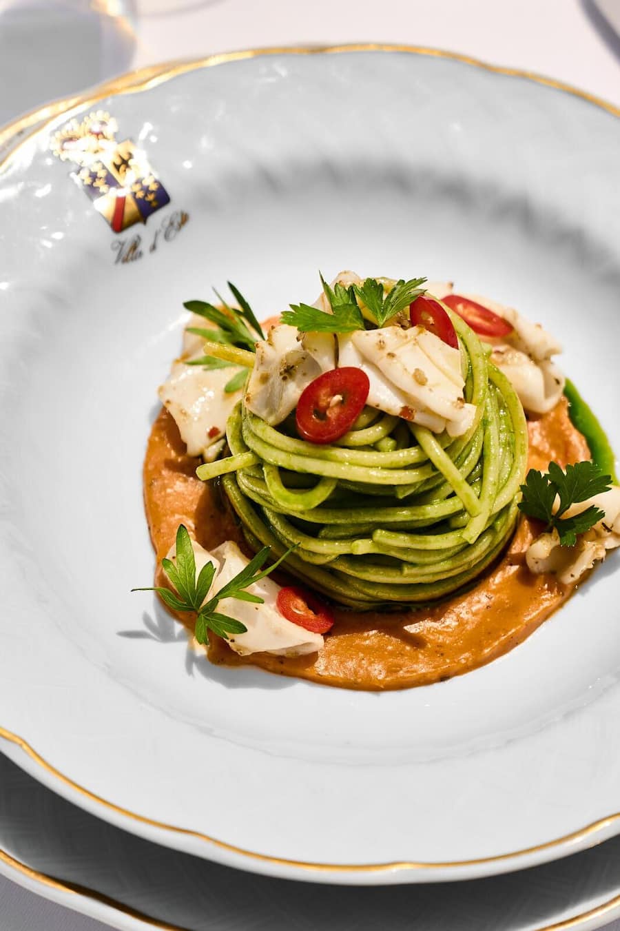 villa_deste_-_spaghettone_al_prezzemolo_calamaro_cacciarolo_peperonci