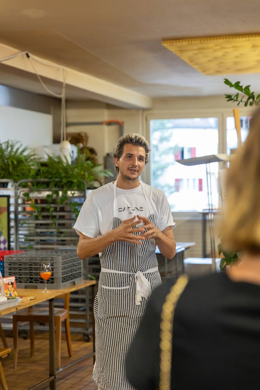 Zürich Tourismus_Wochende 2_Vegane TourFotografiert am 17 und 17 SeptemberGemeinsames Kochen, Essen im der Food Züri KücheApero Snacks mit Luca Frei, NOMADS