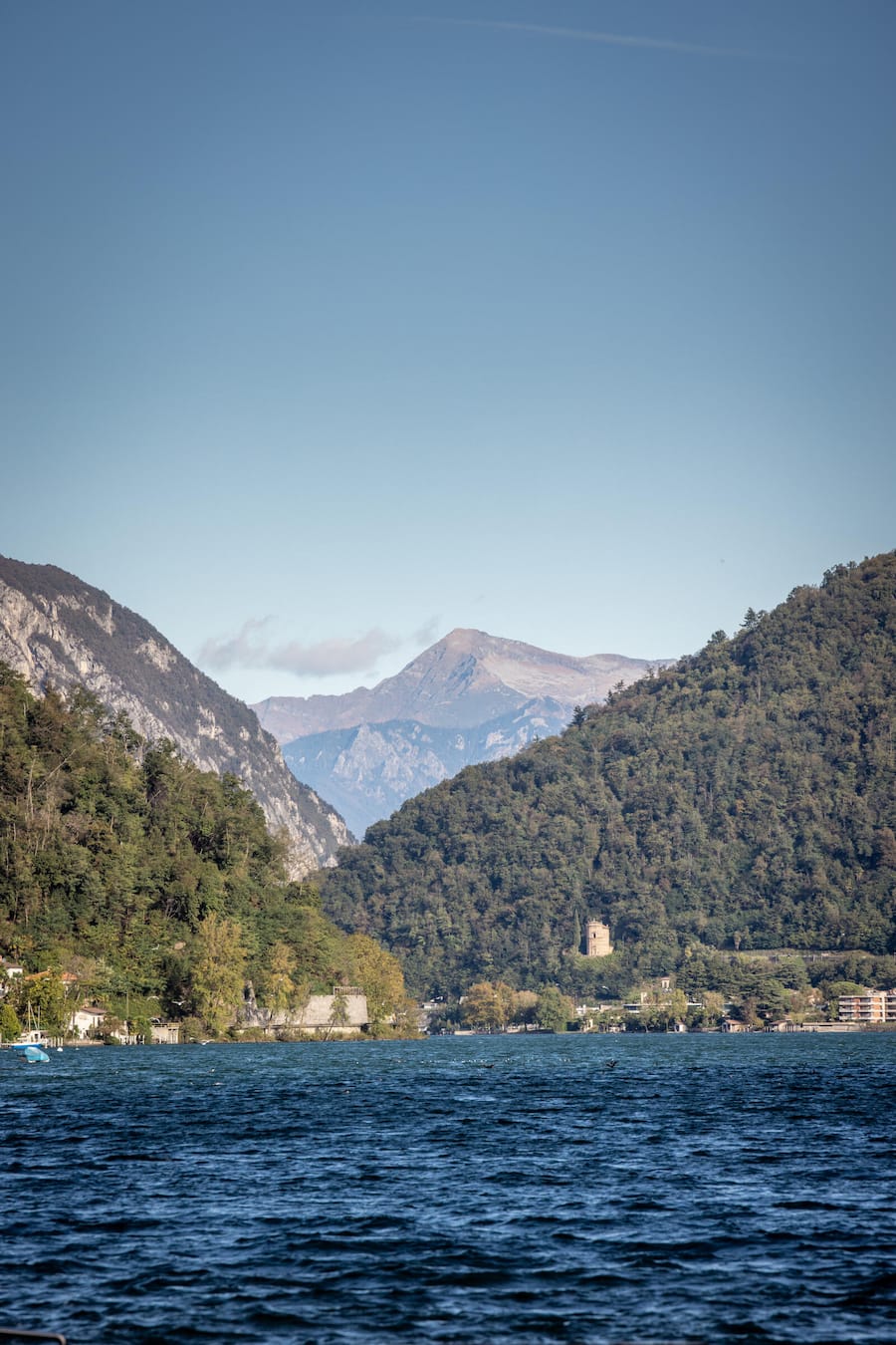 Bianchi, Azienda Agricola Bianchi, Weinkäfig im Luganersee, Tessin. Aufgenommen am 15.10.2023