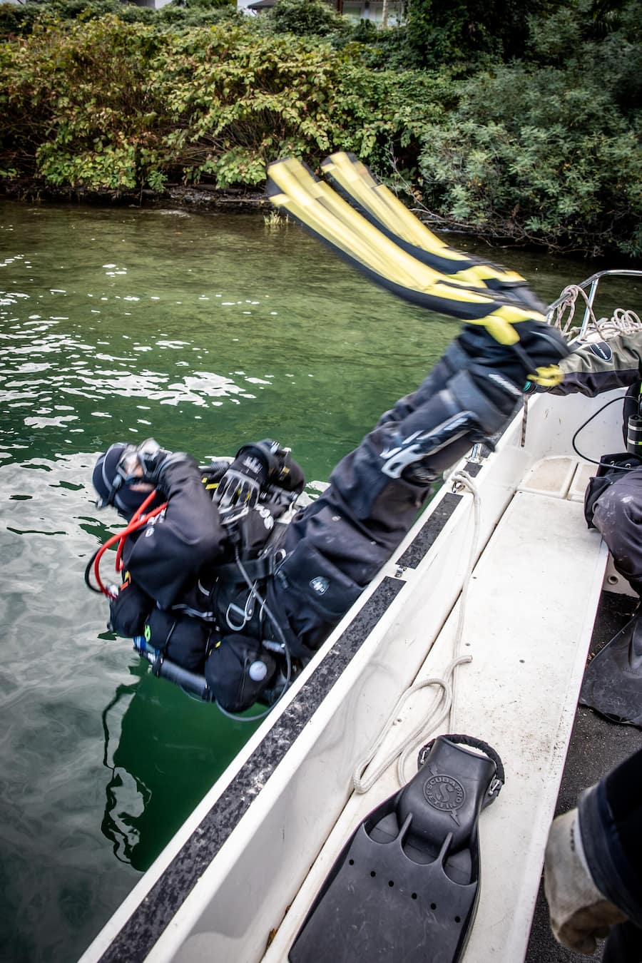 Bianchi, Azienda Agricola Bianchi, Weinkäfig im Luganersee, Tessin. Aufgenommen am 15.10.2023