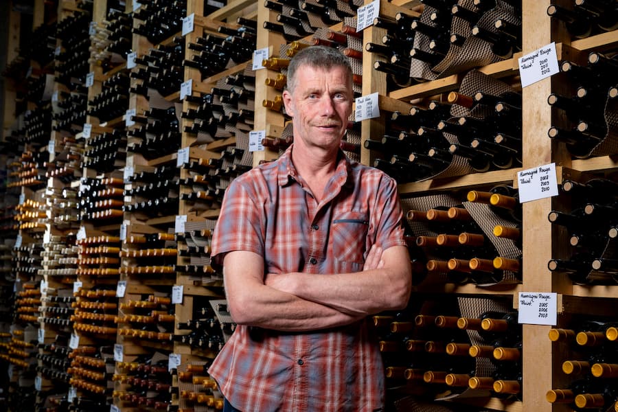 Benoît Dorsaz in seiner Weinschatzkammer