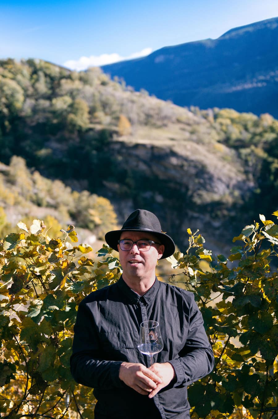 Porträt von Isabella & Stéphane Kellenberger, aber auch von José Vouillamoz sowie Stimmungsfotos von der Veranstaltung. Completer Cave Vin d'oeuvre