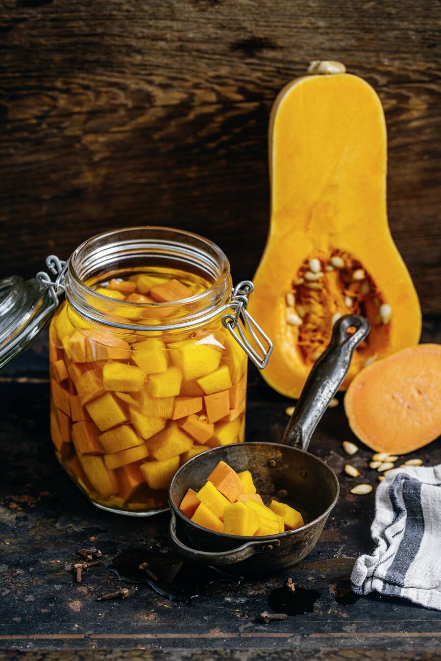 Den Herbst bewahren: Kürbis-Süsskartoffel-Pickles.