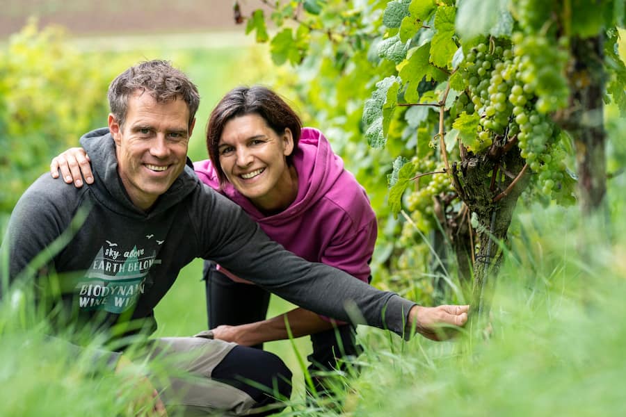 Cedric und Nadja Besson Strasser Weinbau , Uhwiesen Grégory Rohmer, Sommelier, Cédric Besson, Weingut © Nik HungerÂ