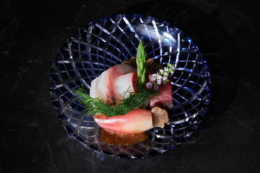 iramasa-Kingfish, roh mit Sesam mariniert, und japanischer Ingwer.