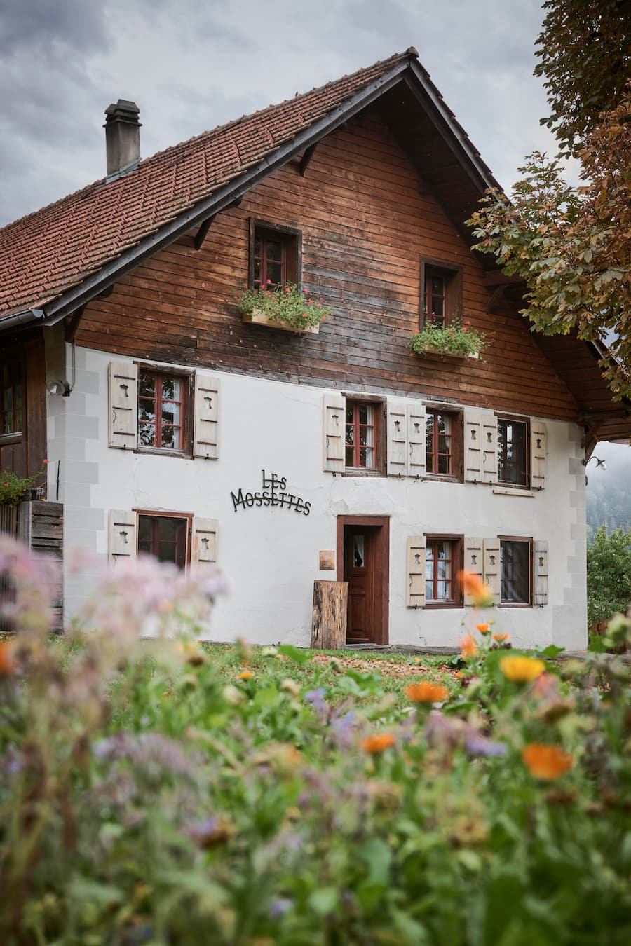 Nicolas Darnauguilhem, chef au restaurant gastronomique La Pinte des Mossettes près de Charmey dans le canton de Fribourg, jeudi 19 octobre 2023. (© Gabriel Monnet)