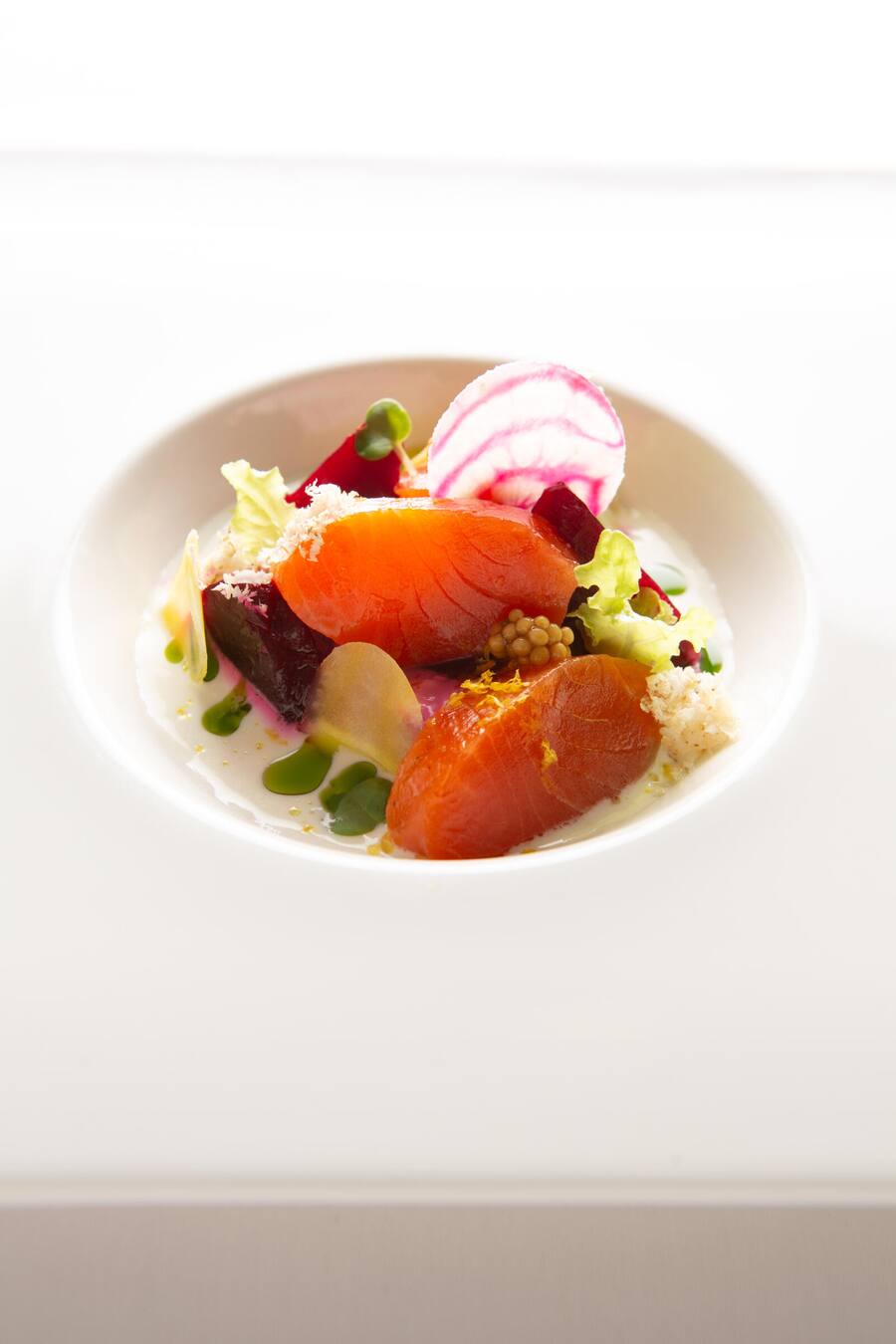 Lachsforelle gebeizt, Sauerrahm, Randen, Yuzu CH, Meerrettich