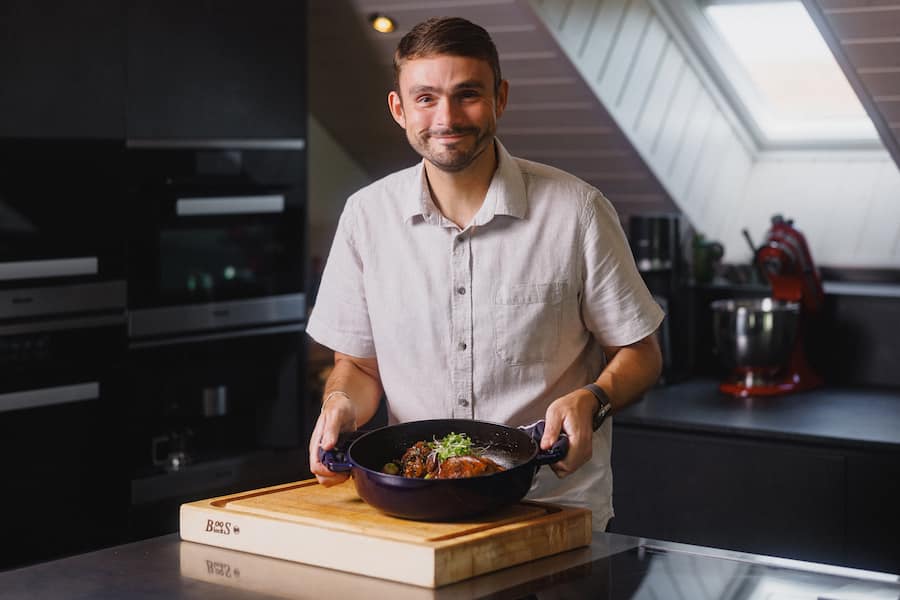 Geschmorte Lammhaxe mit jungem Gemüse, Guy Ravet, Simplement Guy, Mercedes-Benz