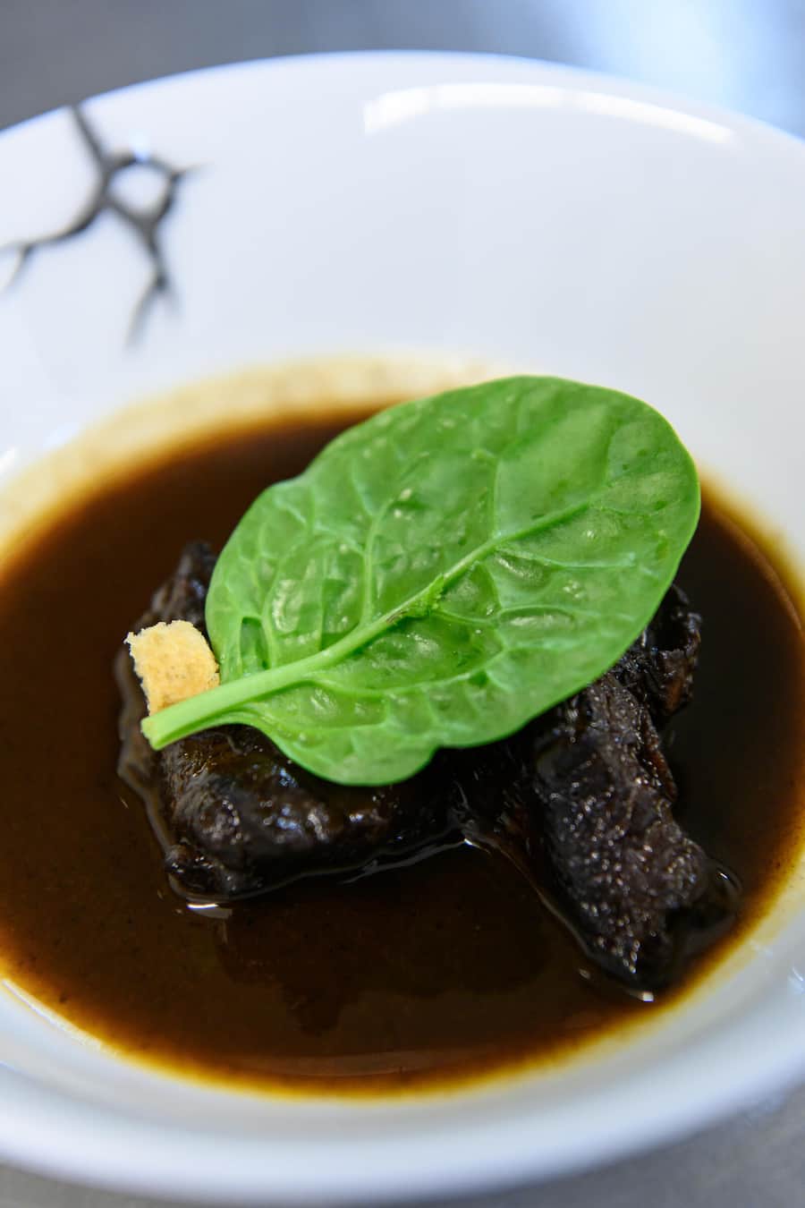 Atelier "cuisine de la chasse" avec le Chef Stéphane Décotterd en compagnie du journaliste Daniel Böniger. Maison Décotterd, Glion, 21 octobre 2023.