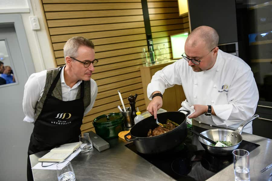 Atelier "cuisine de la chasse" avec le Chef Stéphane Décotterd en compagnie du journaliste Daniel Böniger. Maison Décotterd, Glion, 21 octobre 2023.