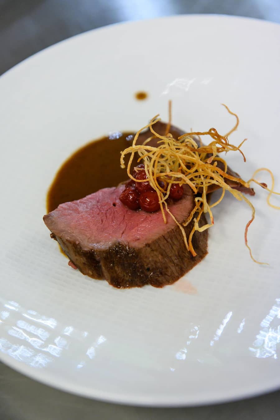 Atelier "cuisine de la chasse" avec le Chef Stéphane Décotterd en compagnie du journaliste Daniel Böniger. Maison Décotterd, Glion, 21 octobre 2023.