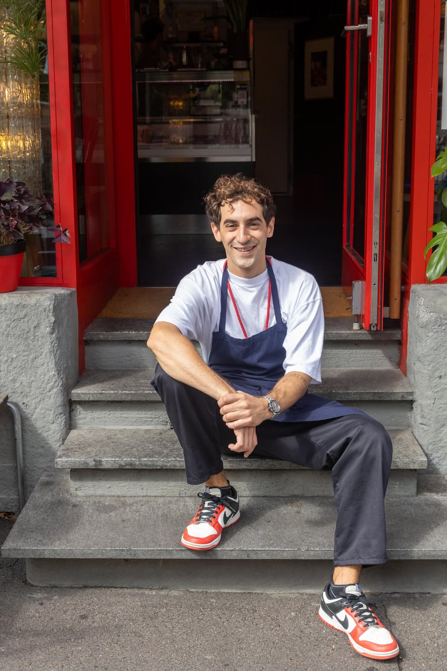 BT_Planted Chicken. Mittagessen im Restaurant Brenso mit Pascal Bieri. Fotografiert in Zürich am 14.09.2023 Küchenchef Lorenzo Dal Bo