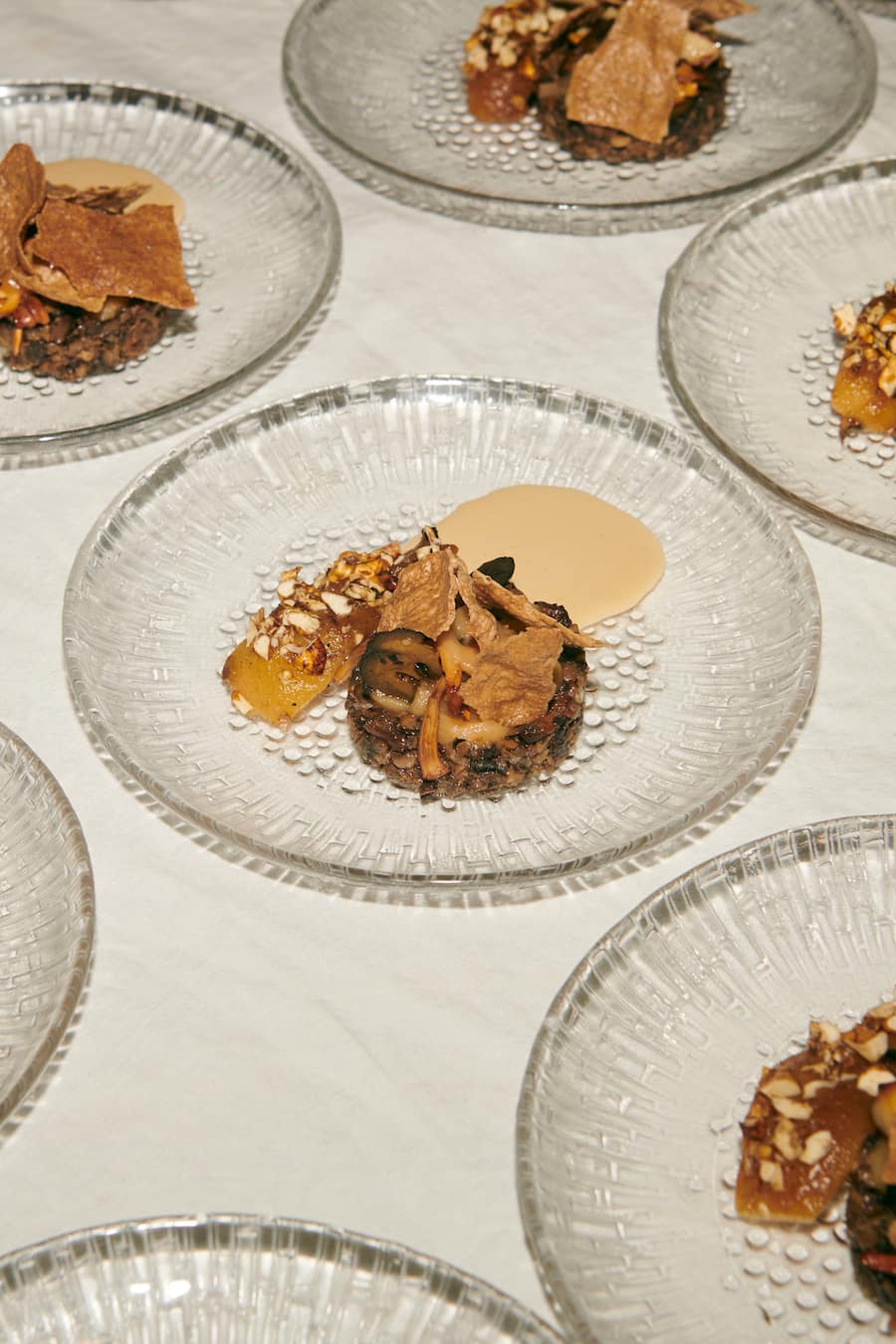 Rosa Pulver kocht auf dem Bungerthof, Berg am Irchel, ZH, Birne, Pilz, Heu