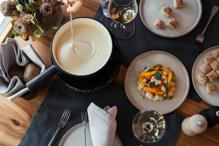 Fondu mit Ziegenkaese aus Appenzell - Appenzeller Huus Bären Gonten - Chefkoch Peter Pruefer - Nov 2023 - Copyright Olivia Pulver