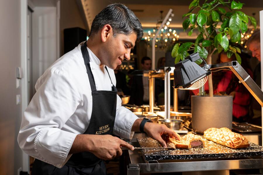 Chefs United , Bürgenstock, Gerald Quadros schneidet Wellington Beef