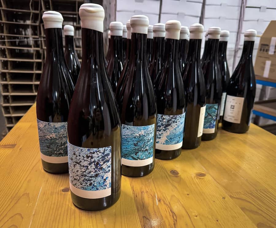 des étiquettes de vin uniques créées par le collectif Anima