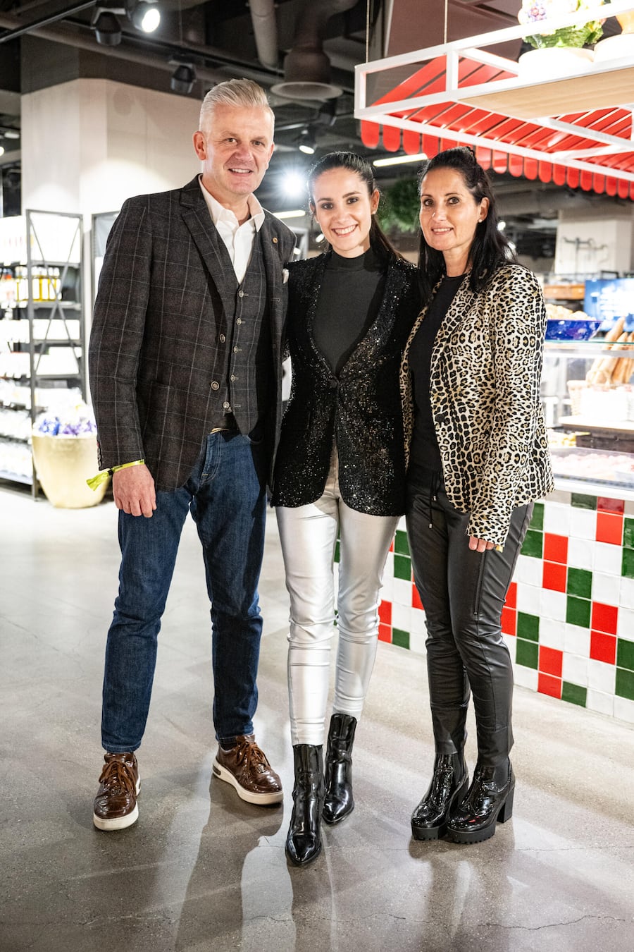 13.11.2023 - Caminada Mag - Jelmoli Food Market - Event Family Salzgeber (Rainer Maria, Chantal, Cloé)