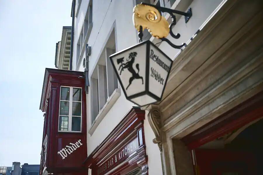 L'entrée du restaurant Widder