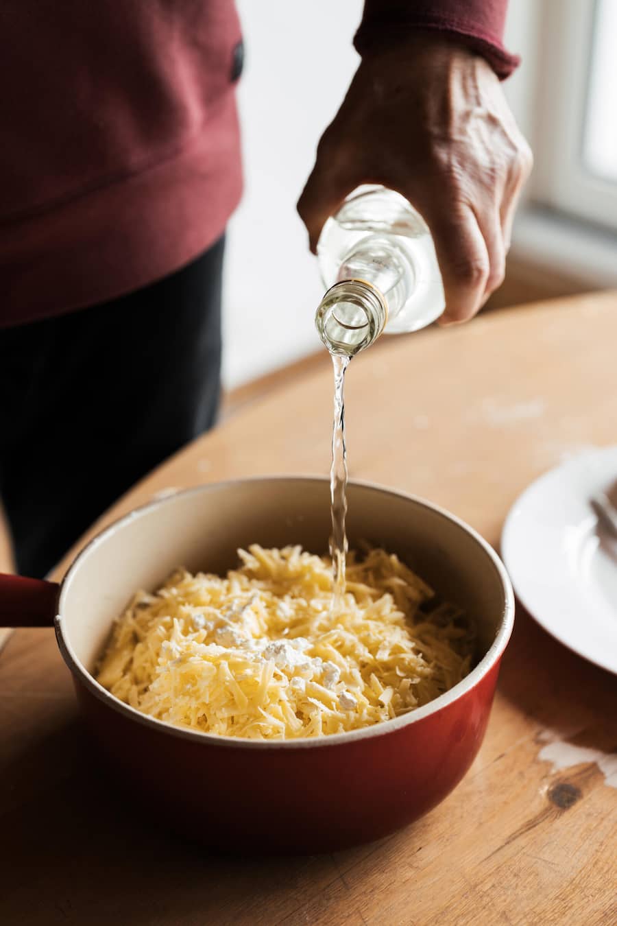 Boeni tranchiert: Fondue von Rolf Beeler, Maître Fromager - Mellingen - November 2023 - Copyright Olivia Pulver