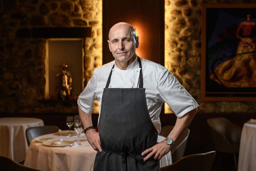 Satigny, 26 octobre 2023. Reportage sur la préparation et le service d'un lièvre à la royale et ses déclinaisons par le chef Philippe Chevrier au domaine de Châteauvieux. ©François Wavre | Lundi13