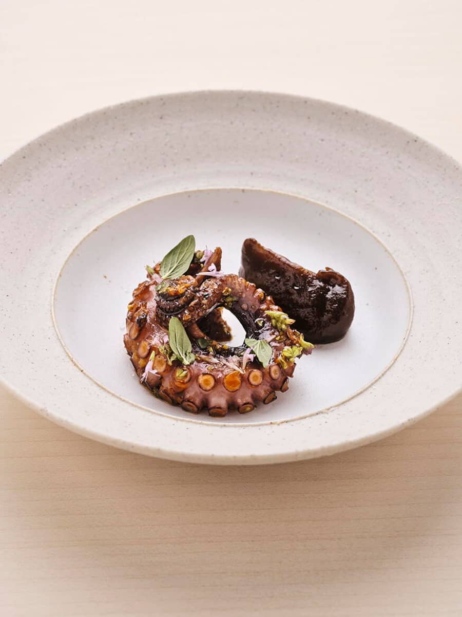 Pure Tiefe, Kochbuch von Andreas Caminada, 2023