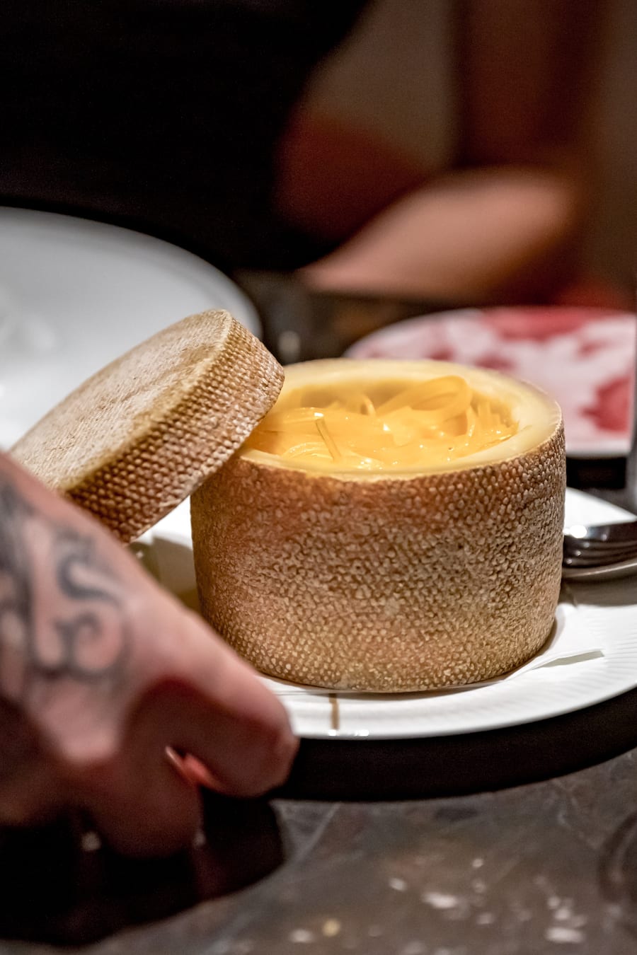 Reine Eigelbtagliolini «Carbonara» mit Südtiroler Guanciale und Mutschli.jpg