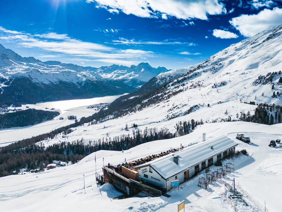 St.Moritz Spezial 2022: Paradiso Mountain Restaurant and Club, Aussenansicht im Winter, Badrutt's Palace , St. Moritz, GR