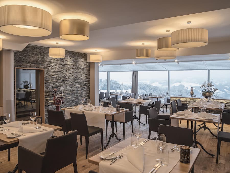 Innenansicht Restaurant Moosegg ohne Gaeste Emmenmatt, 19.1.2017 © HO Hotel Moosegg, Emmenmatt, Daniel Lehmann, BE © HO Restaurant InnenansichtÂ