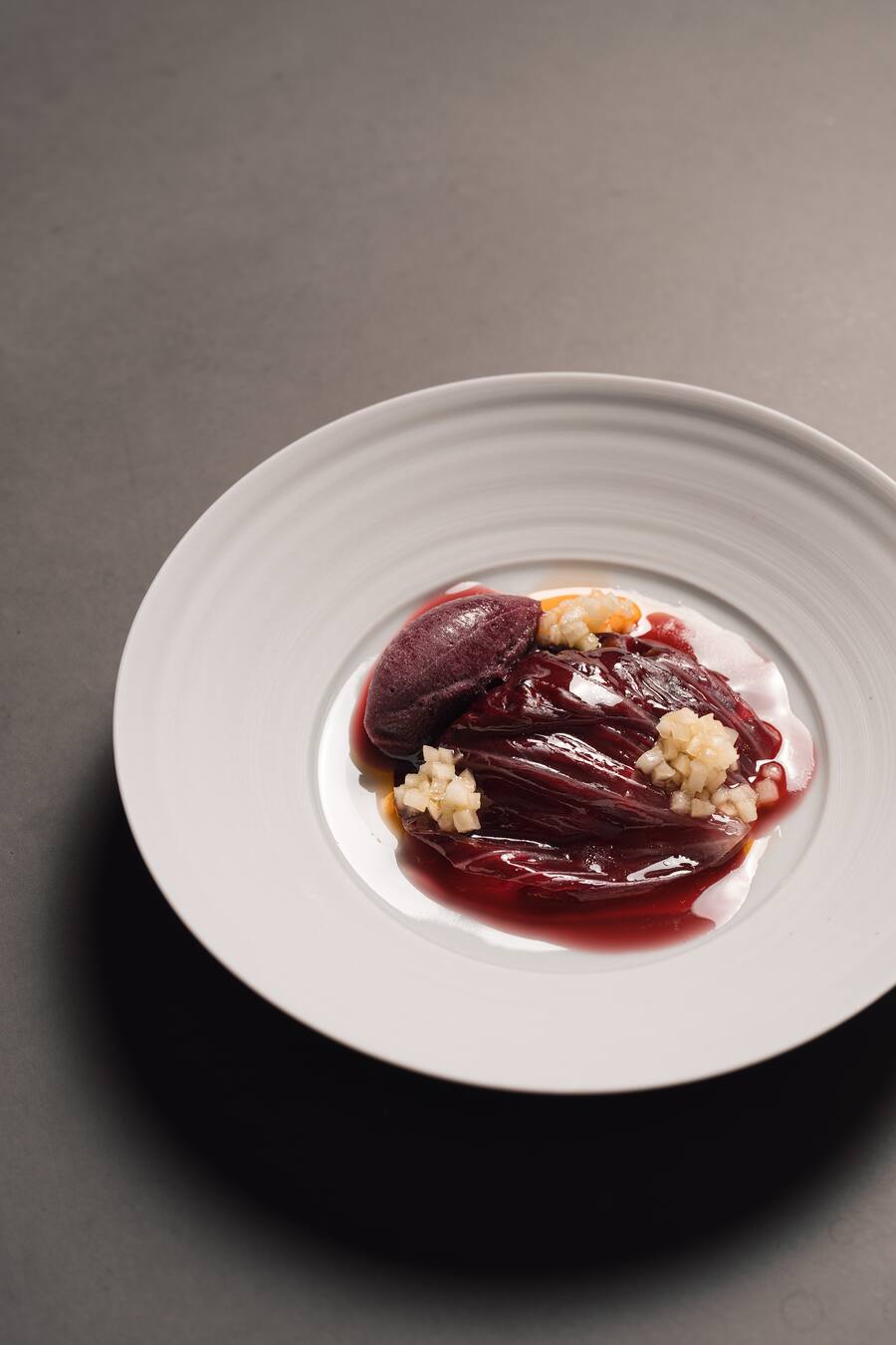 Marcel Skibba & Andreas Caminada: Chicorino Rosso - 20 Jahre Schauenstein, Fürstenau - Andreas Caminada, Marcel Skibba, Joan Roca, Jan Hartwig - Dezember 2023 - Copyright Olivia Pulver