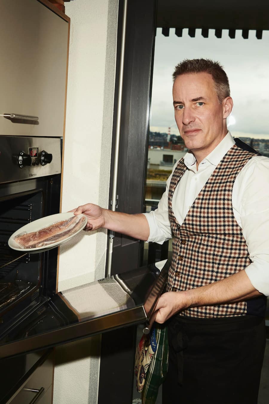 GMC: Böniger tranchiert Pure Tiefe das neue Fisch-Kochbuch von Andreas Caminada, Zürich, ZH