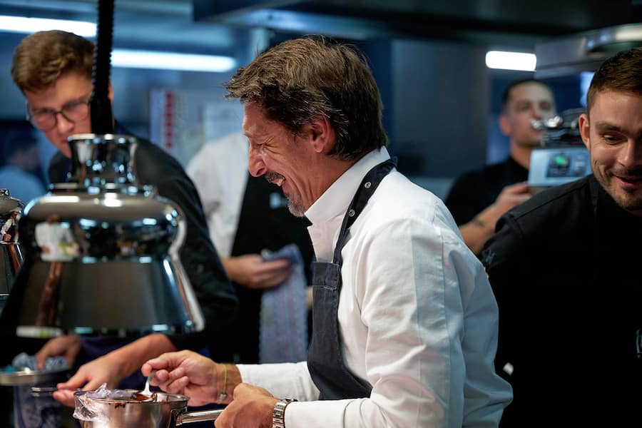 Crans Montana, le 3 décembre  2023, Frank Raynaud et Guy Ravet nous offre un menu a 4 mains, au Restaurant du Pas de LâOurs, chevreuil vinaigre cacao girofle  © sedrik nemeth