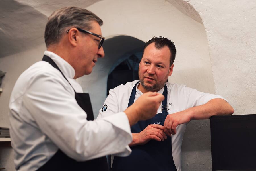 Joan Roca, Jan Hartwig - 20 Jahre Schauenstein, Fürstenau - Andreas Caminada, Marcel Skibba, Joan Roca, Jan Hartwig - Dezember 2023 - Copyright Olivia Pulver