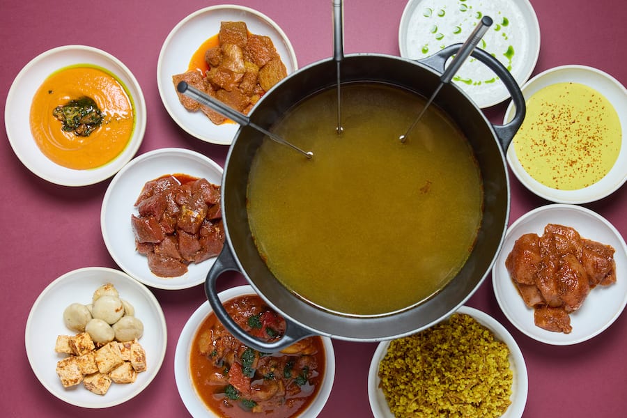 Pop-up, MS Arenenberg, Schifflände Schaffhausen, Moses Ceylan, Orientalische âMama Küche"Gericht: Orientalisches Fondue, Gewürzbulgur, Aramäischer Grillgemüse-Eintopf, Muhammara Paprikapaste mit Baumnuss Pesto, Minzjoghurt mit Zitrone, Ribbelmaispulet mit Schawarmagewürz, Kundelfunger Lachsforelle mit 5 Spice, Schweizer Rindshuft mit Baharat-Mischung, Mango Dip