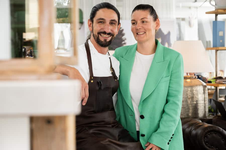 Frau und Geschäftspartnerin Stella Guarneri