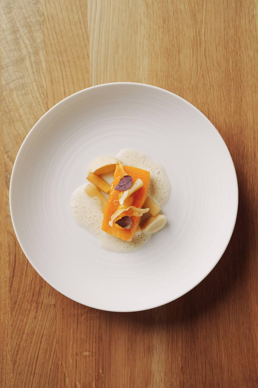 Konfierter Brüggli-Saibling mit Schwarzwurzel, Birnen, Zitronengras-Beurre-blanc - S.Zimmer Adelboden, Stefan Zimmermann - Nov 2023 - Copyright Olivia Pulver