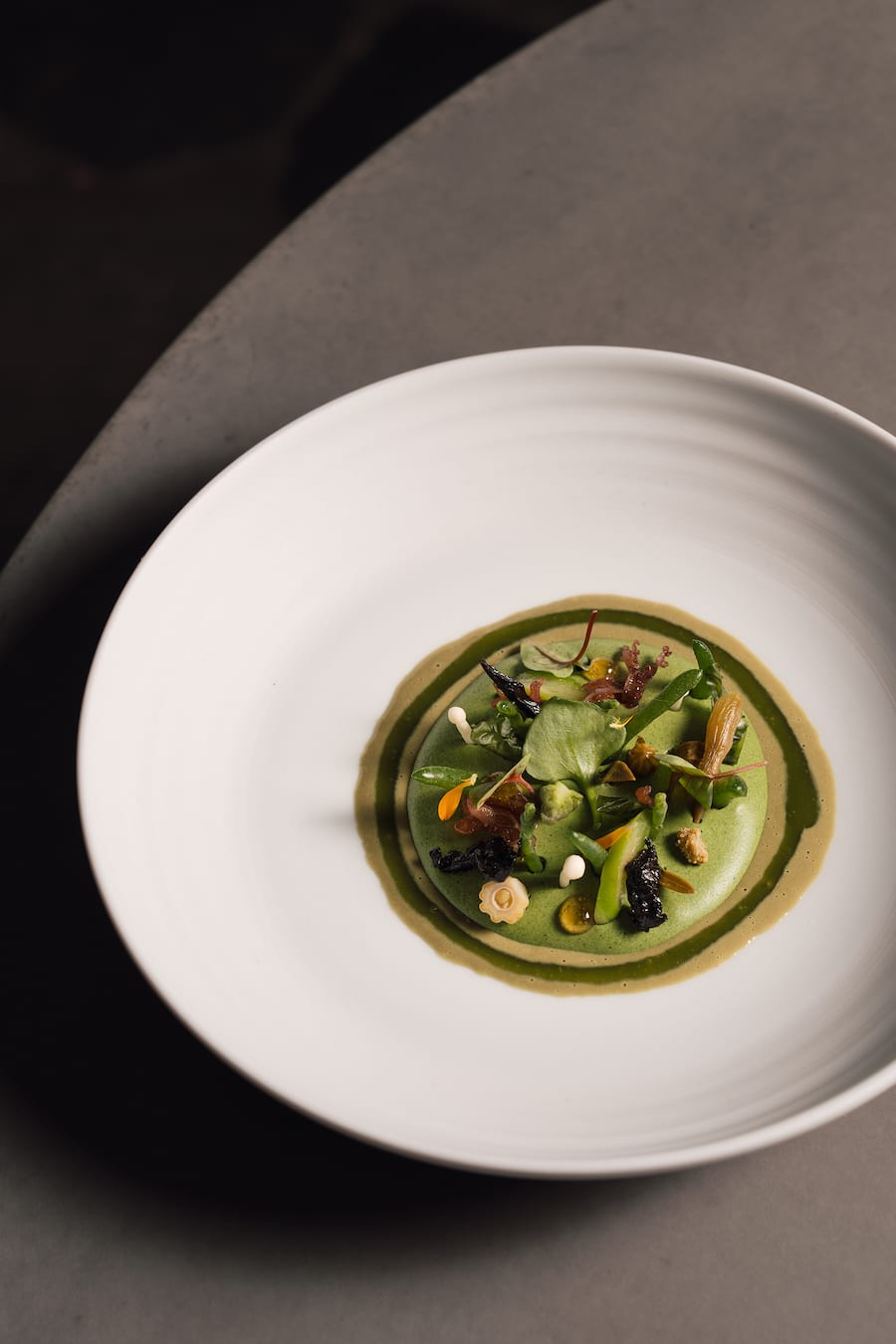 Joan Roca: vegetarisches Surf and Turf - 20 Jahre Schauenstein, Fürstenau - Andreas Caminada, Marcel Skibba, Joan Roca, Jan Hartwig - Dezember 2023 - Copyright Olivia Pulver