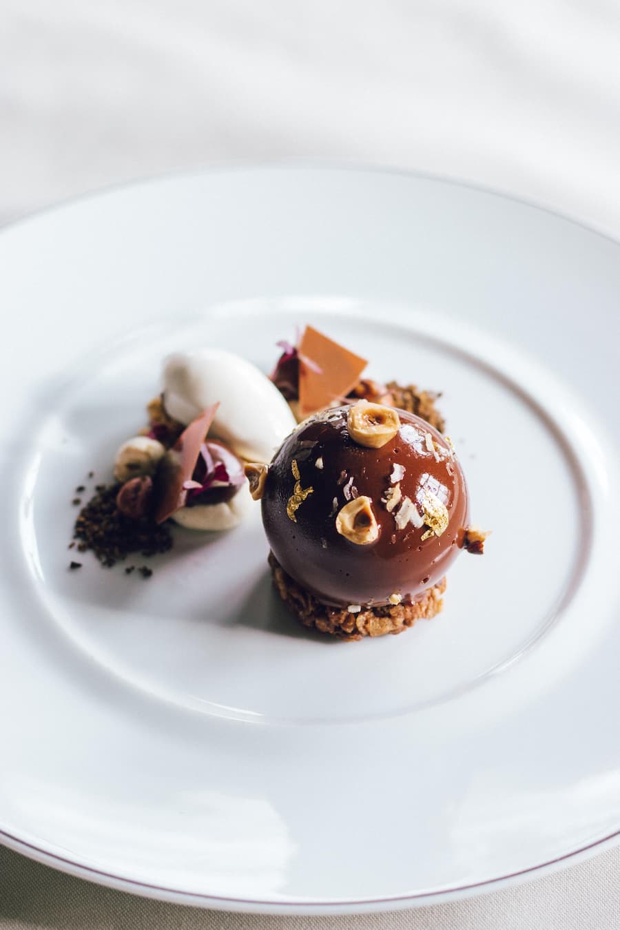 «Bellevue»-Dessert: Schokolade, Gianduja, Haselnüsse, Fior di latte
