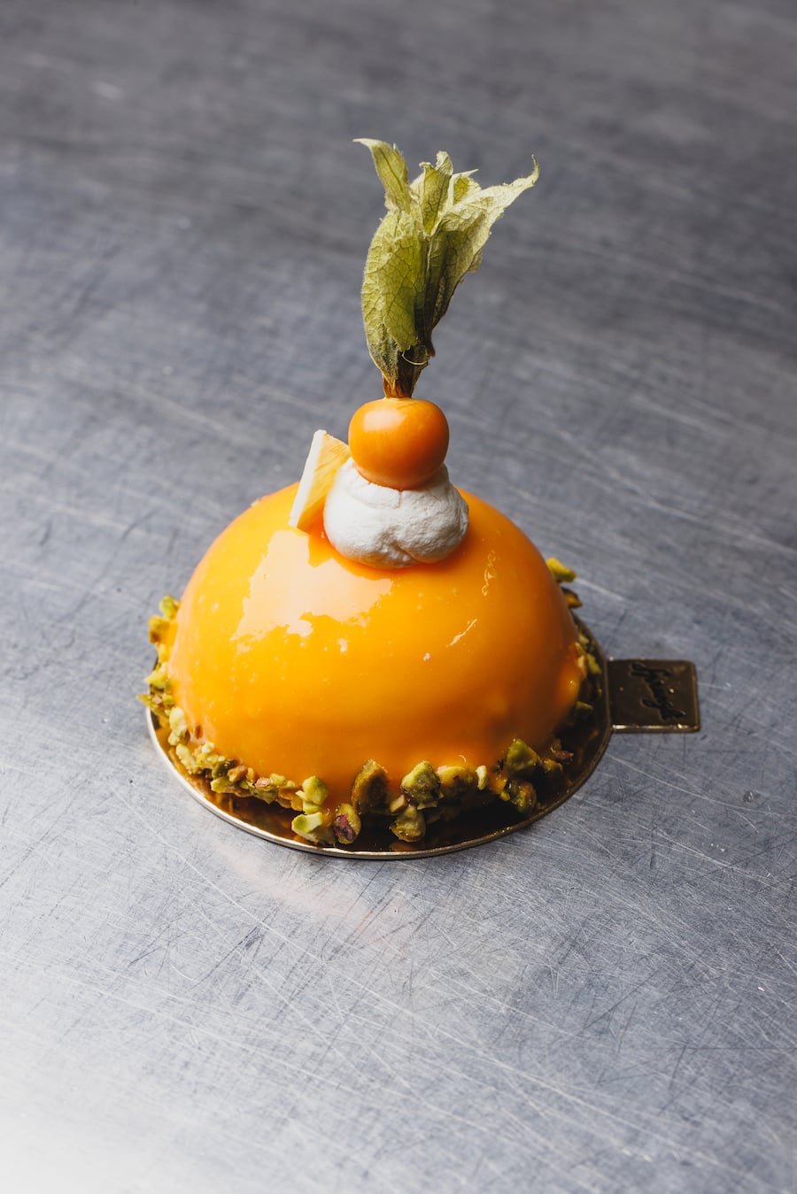 Safran-Dom mit Maracuja, Ronja Schüle, Sprüngli-Challenge, 2024, Sprüngli, GaultMillau