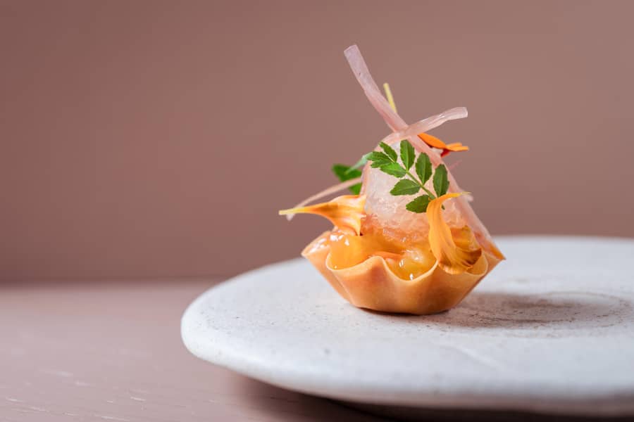 Tartelette mit Stracciatella di bufala, Mango und Sanddorn-Kosho - AN Zürich - Oscar de Matos - Februar 2024 - Copyright Olivia Pulver