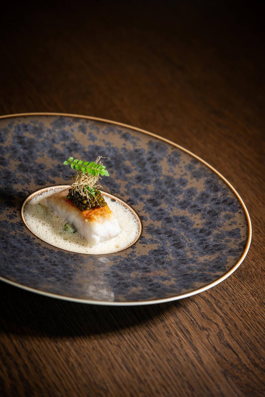 Chefs D.Sato und F.Toffalon kochen fuer Davidoff 2023: Kinmedai, Tomato Dashi, Poverade, Krsital Caviar