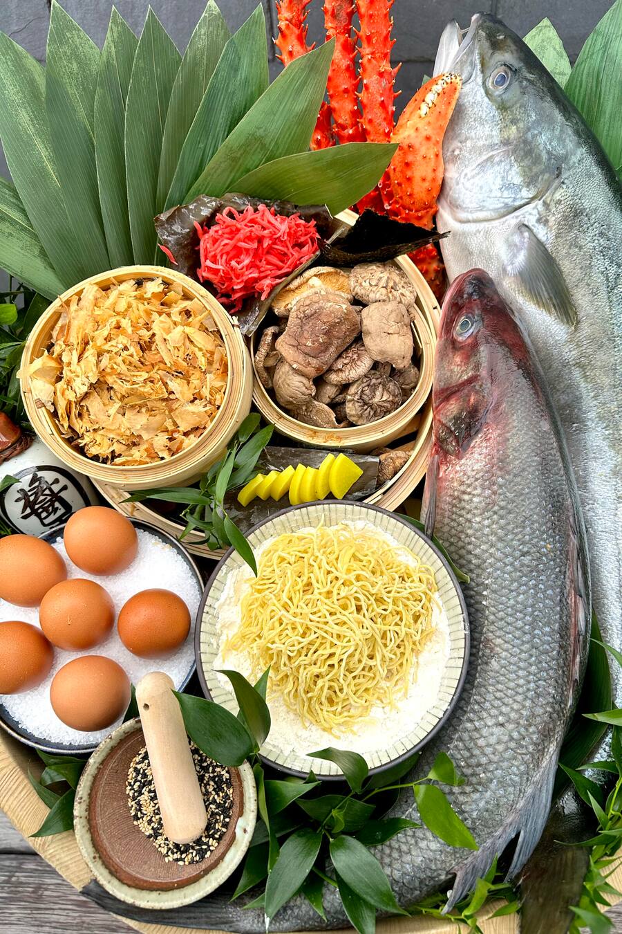 Ãber Mittag einmal kurz nach Japan? Mit dem neuen Lunch- Konzept «Dashirei» nimmt uns Chef Domenico Zizzi mit auf eine kulinarische Reise. Die japanische Brühe «Dashi», welche aus getrocknetem Seetang hergestellt wird, steht für die Essenz der Köstlichkeit und dient als Basis für Suppen. Im La Muña wird eine vegane Variante sowie eine Fleisch- oder Fisch-Option geboten.