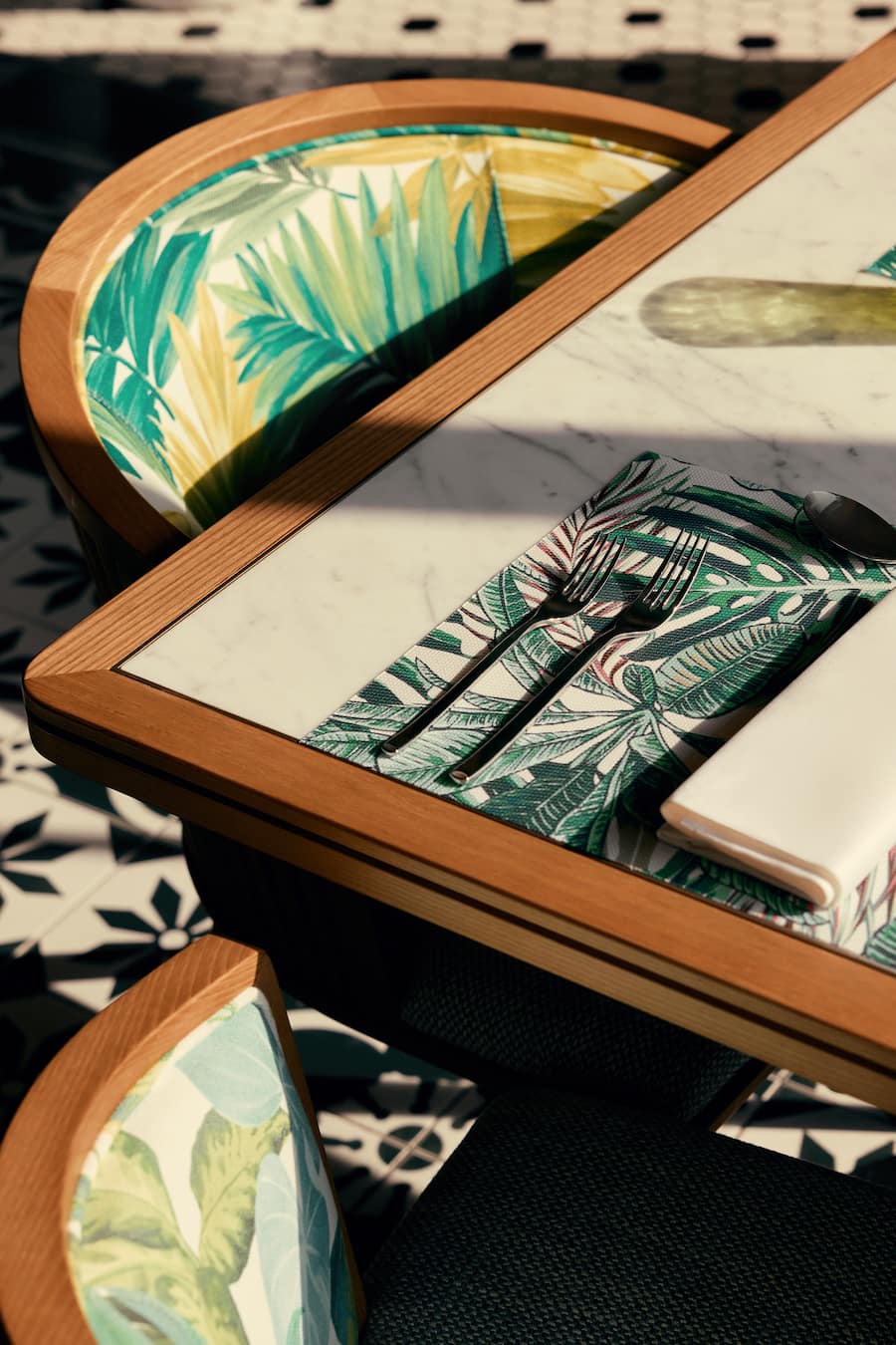 GaultMillau-Tipp in Singapur: Mandarin Oriental, smart umgebaut, neues Omakase-Restaurant. Roboter im Service.