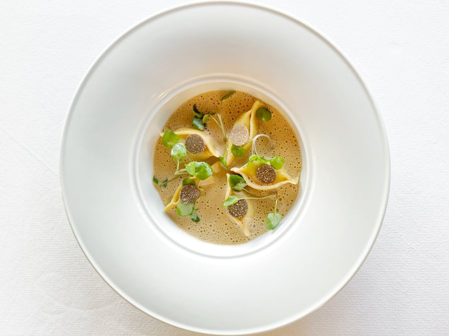 Horizontal Agnolottis farcis à la truffe L'Appart Lausanne Luis Zuzarte