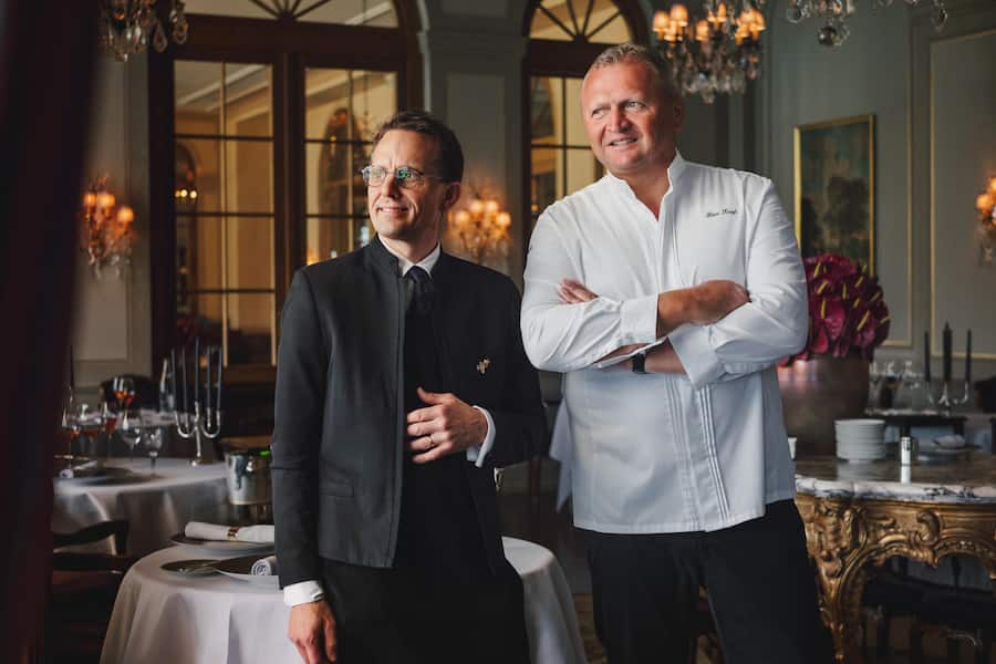 Sommelier Christoph Kokemoor und Peter Knogl, Grand Hotel Les Trois Rois, Cheval Blanc by Peter Knogl, Foto: Digitale Massarbeit, Tanja und Simon Kurt, Sommelier, Christoph Kokemoor, Cheval Blanc, Les Trois Rois, Basel, Laurent Perrier © Digitale Massarbeit