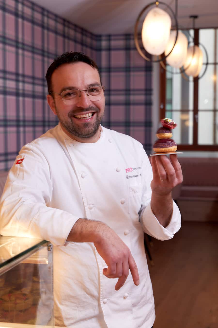 Trois pâtisseries violettes 8 mars GaultMillau Magazine Thibaut Honajzer Dominique Costa Jérémy Ramsauer